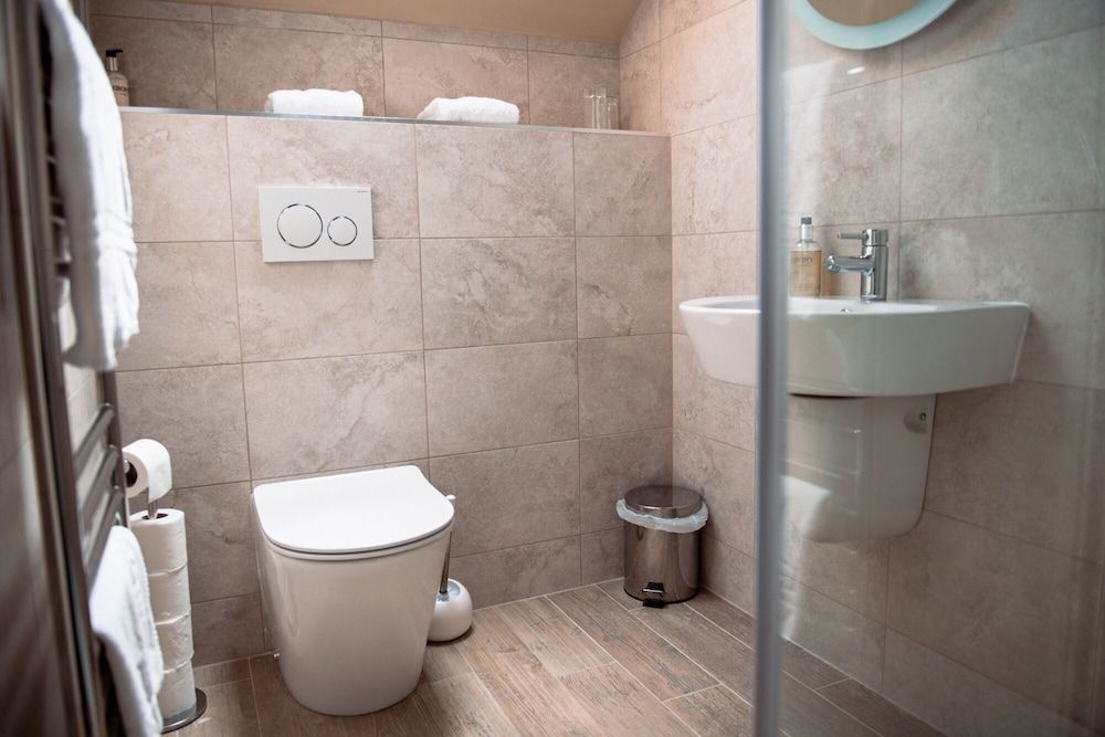 The Wellington Heifer Deluxe Double or Twin Room, Ensuite 18