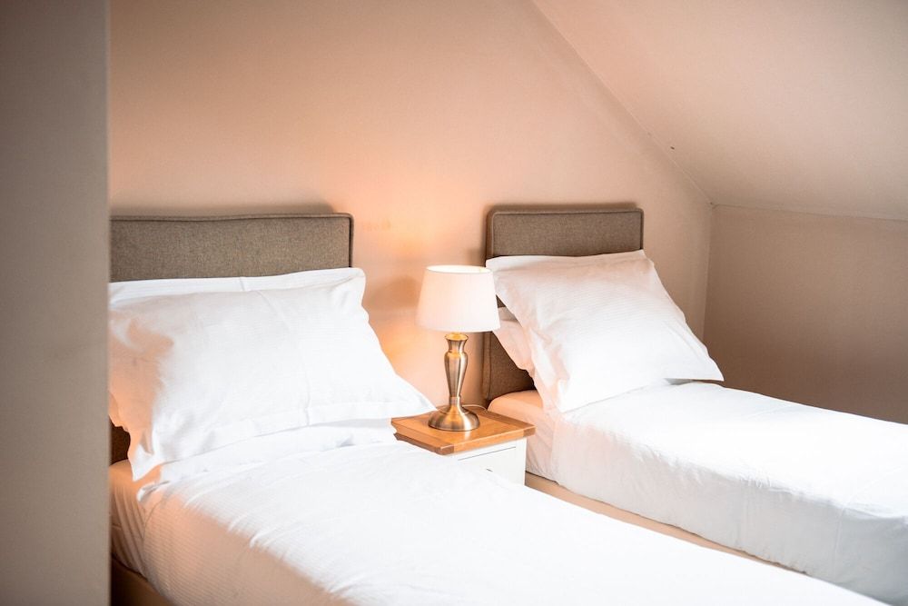 The Wellington Heifer Deluxe Double or Twin Room, Ensuite 5