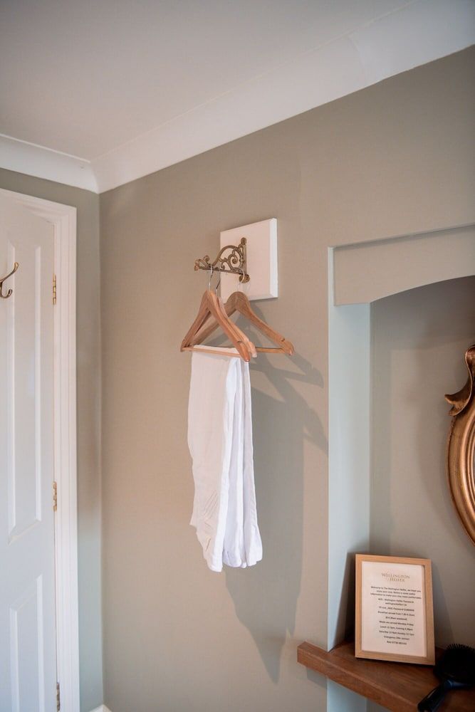 The Wellington Heifer Deluxe Double or Twin Room, Ensuite 12