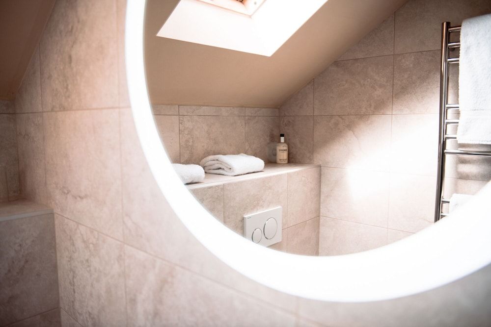 The Wellington Heifer Deluxe Double or Twin Room, Ensuite 16