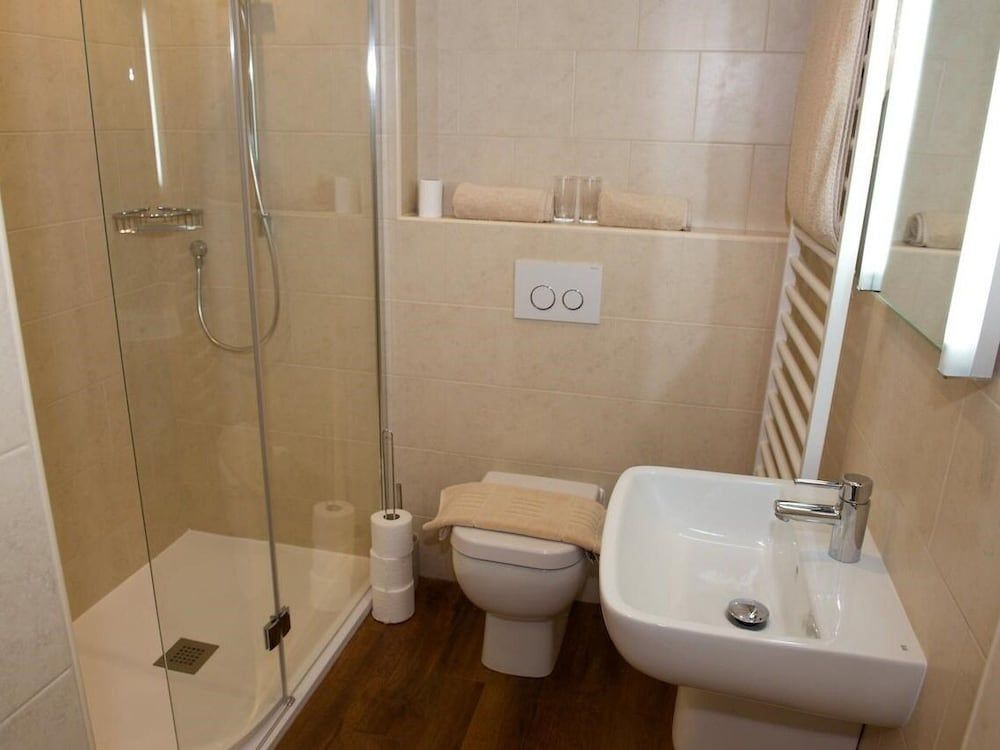 The Wellington Heifer Classic Double Room, Ensuite 9