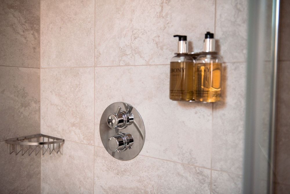 The Wellington Heifer Deluxe Double or Twin Room, Ensuite 17