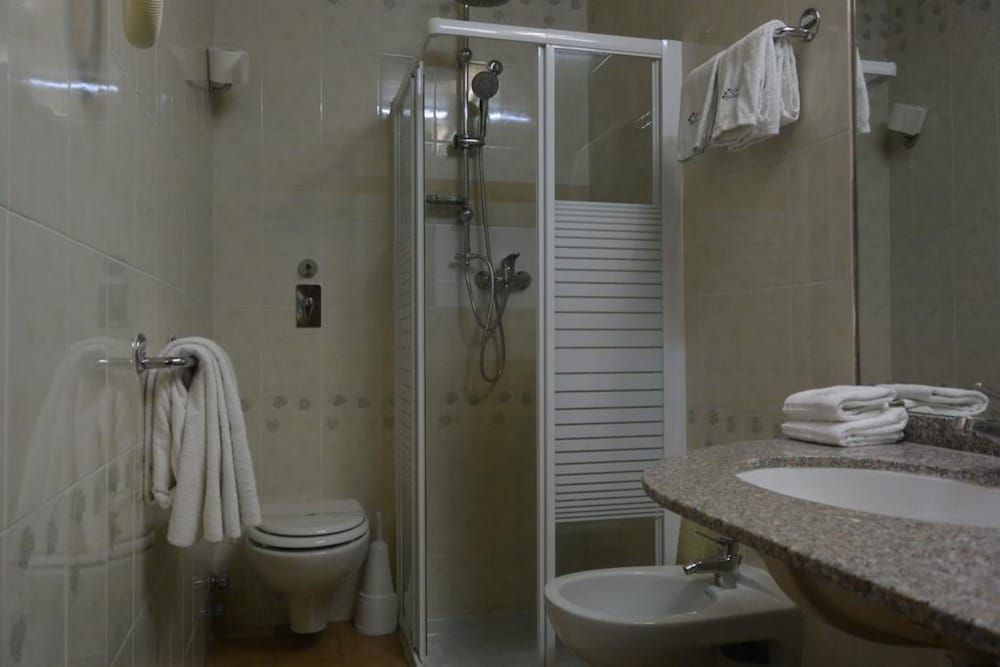 Hotel Italia Single Room 6