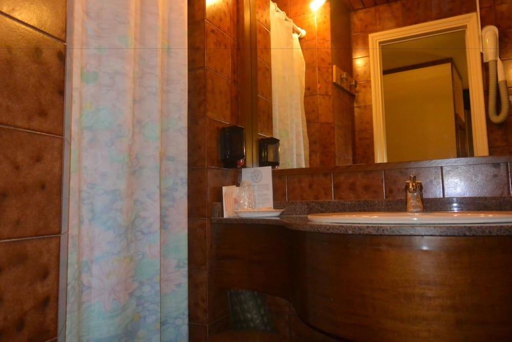 Hotel Italia Economy Double Room 5