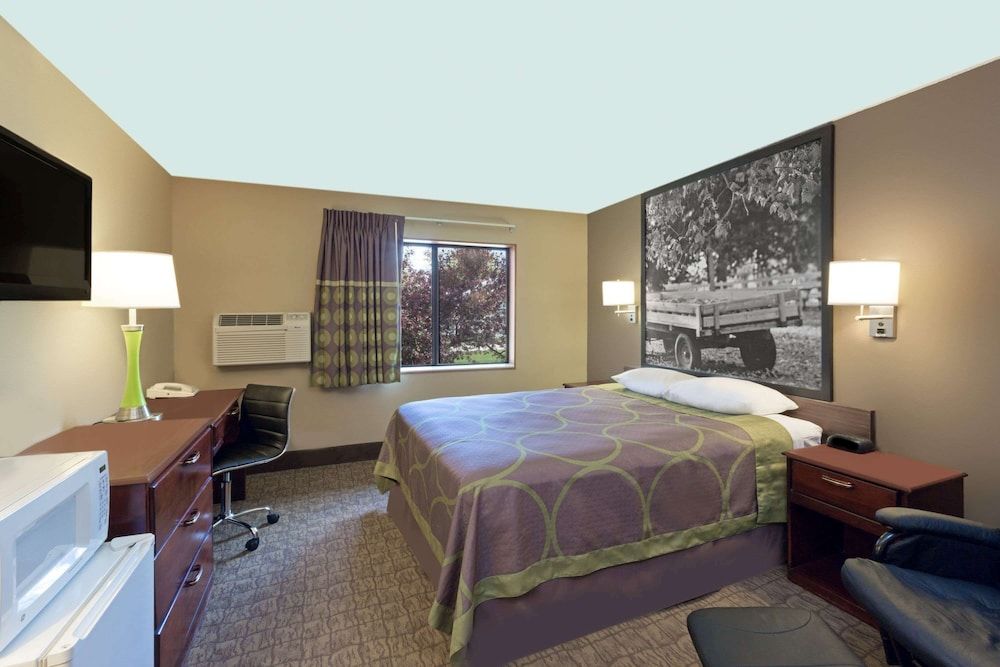 Standard Room, 1 Queen Bed