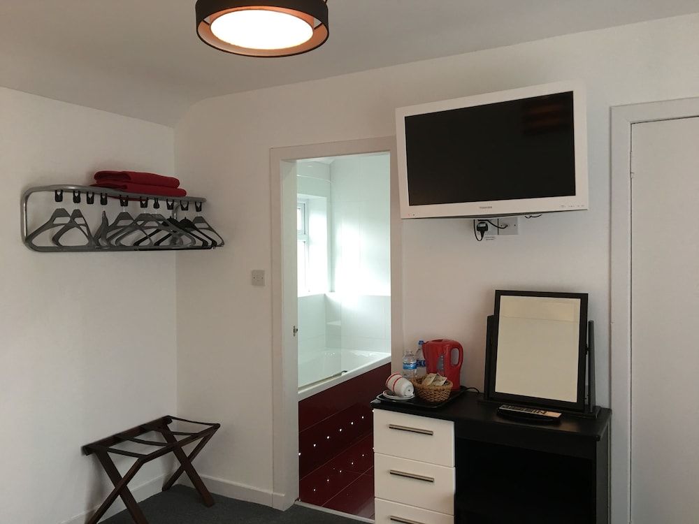 Comrie Hotel Garden SuperKing double/twin with single bed 8