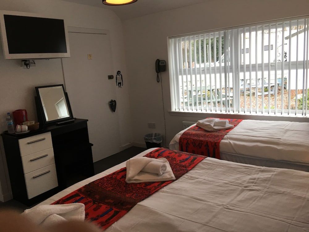 Comrie Hotel Garden SuperKing double/twin with single bed 5