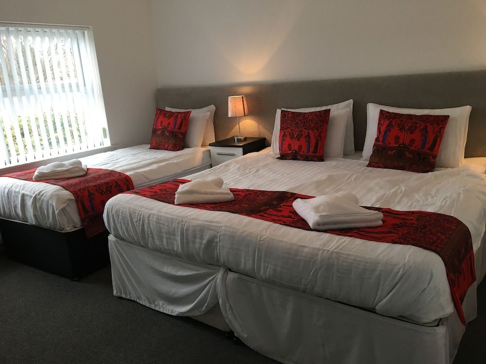 Comrie Hotel Garden SuperKing double/twin with single bed 4