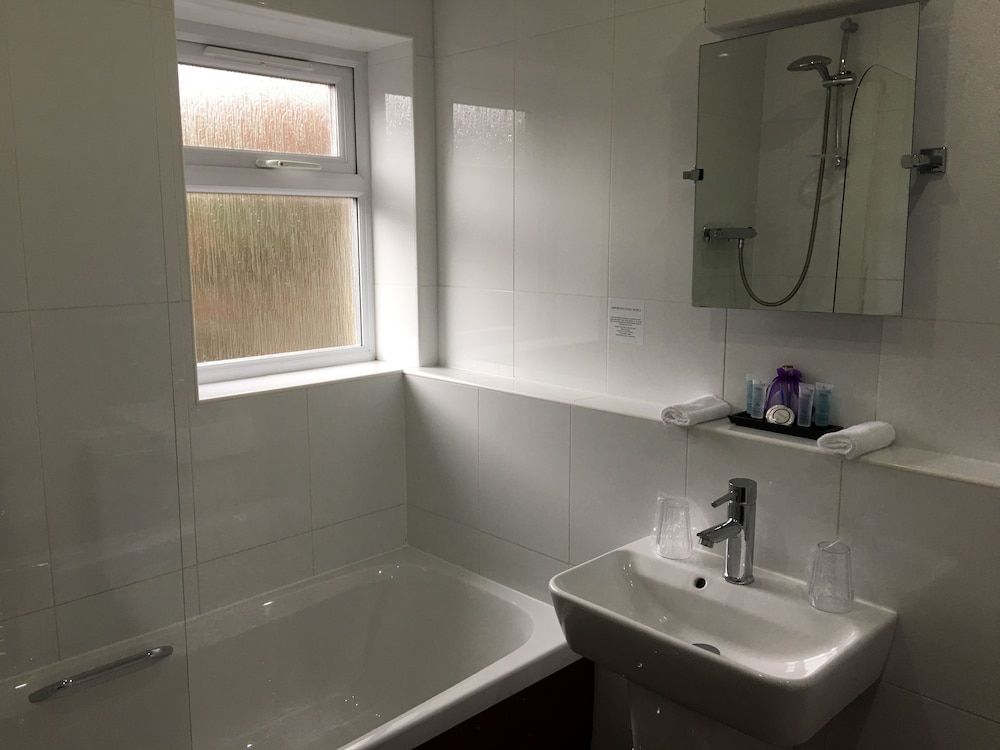 Comrie Hotel Garden SuperKing double/twin with single bed 7