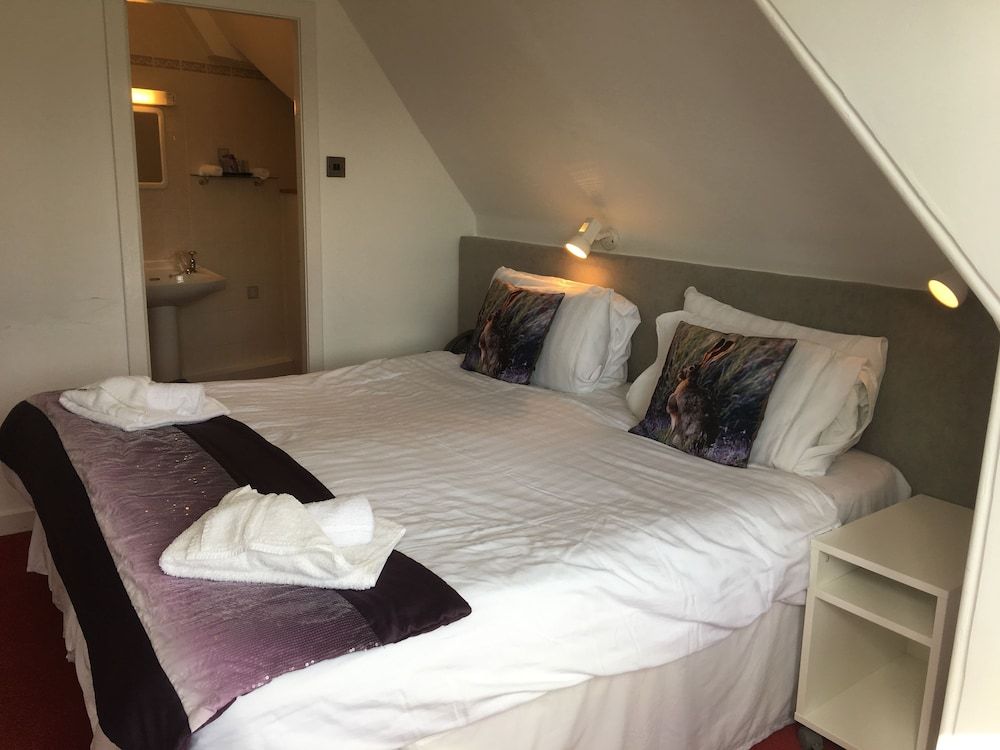 Comrie Hotel Superior Double or Twin Room 11