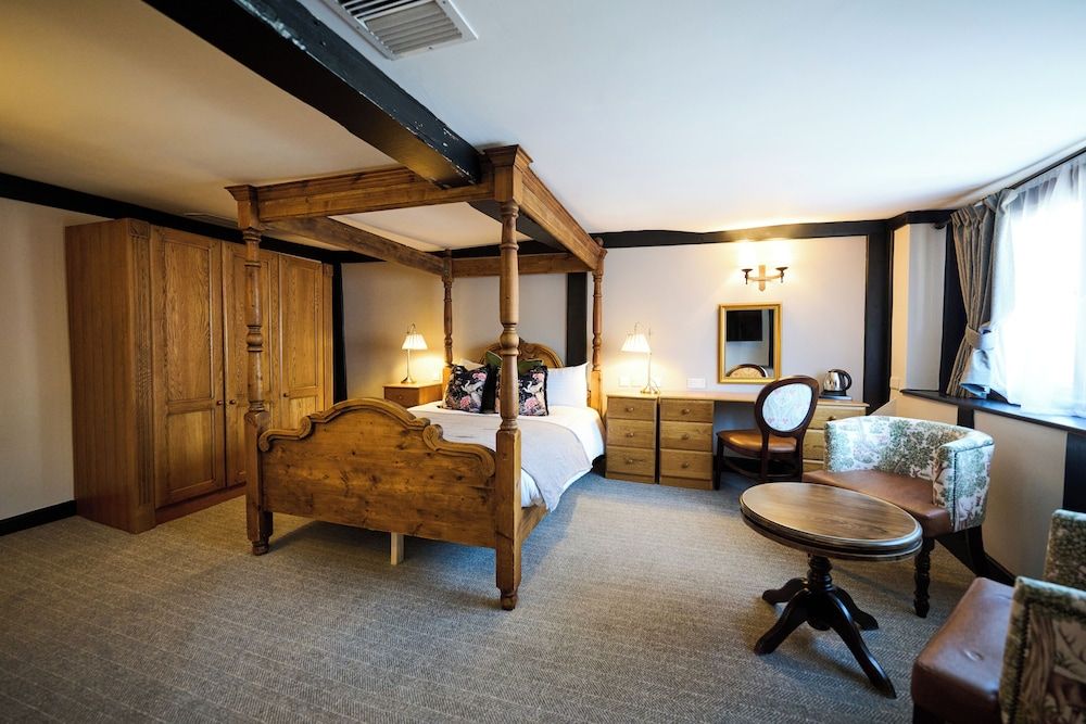 White Hart, Exeter by Marston's Inns Studio Suite