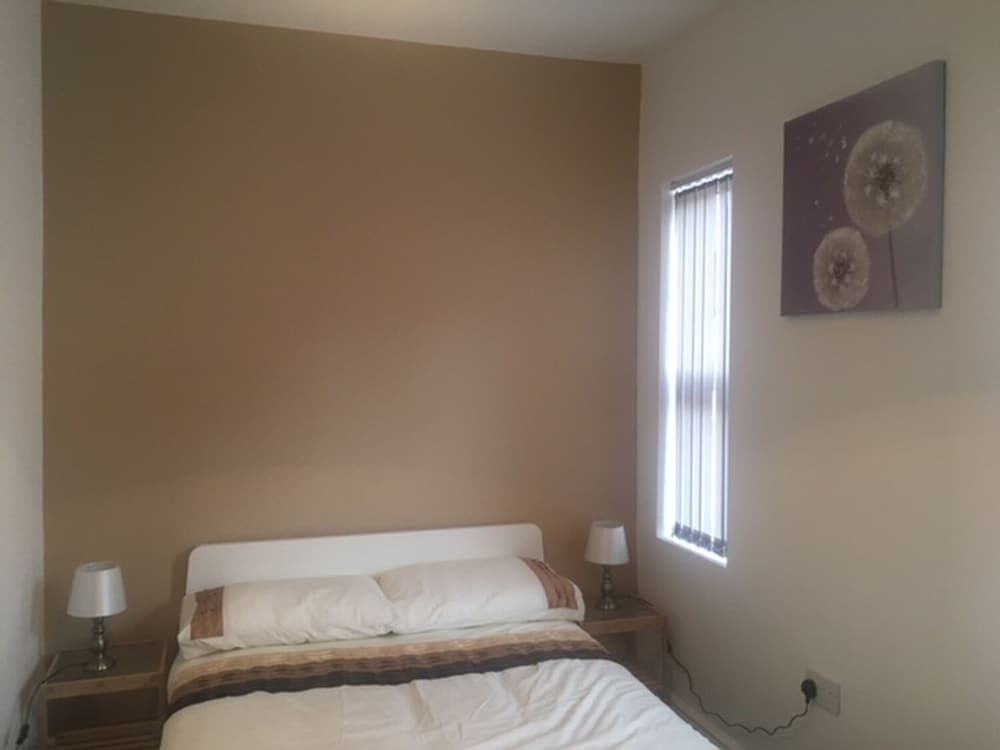 Double Room, Private Bathroom (With TV)