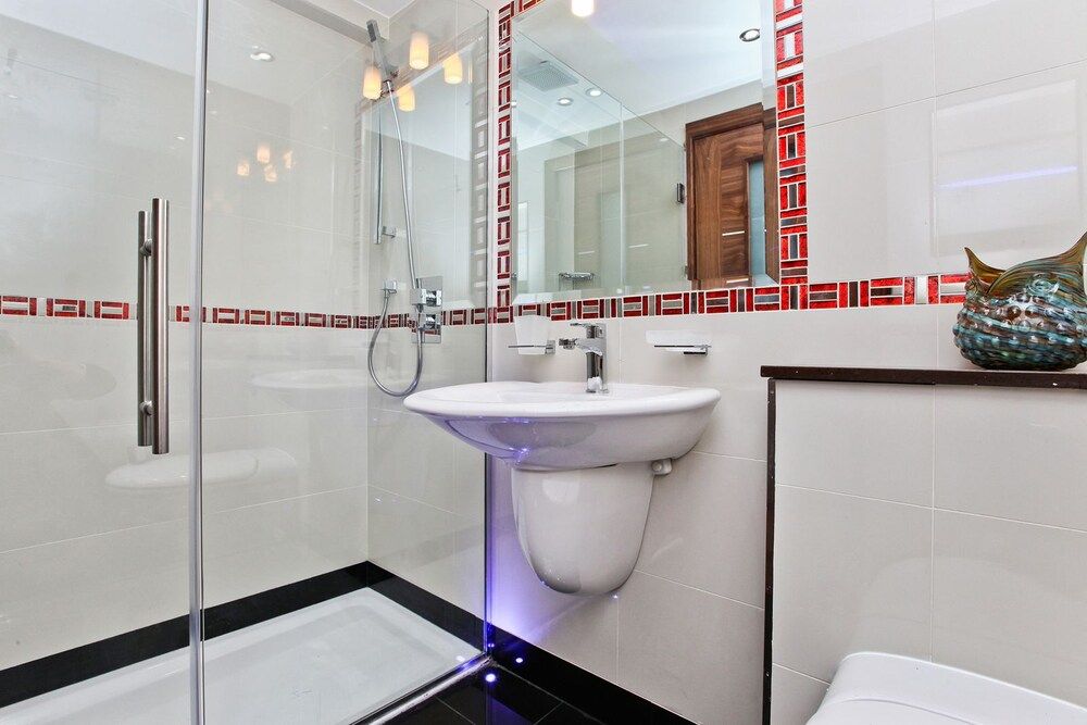 Baker Street Suites Exclusive Apartment, 1 Queen Bed 5