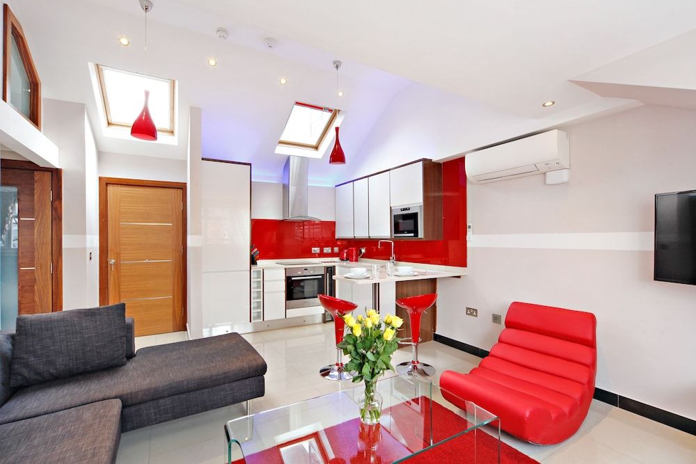 Baker Street Suites Luxury Apartment, 1 Bedroom 3