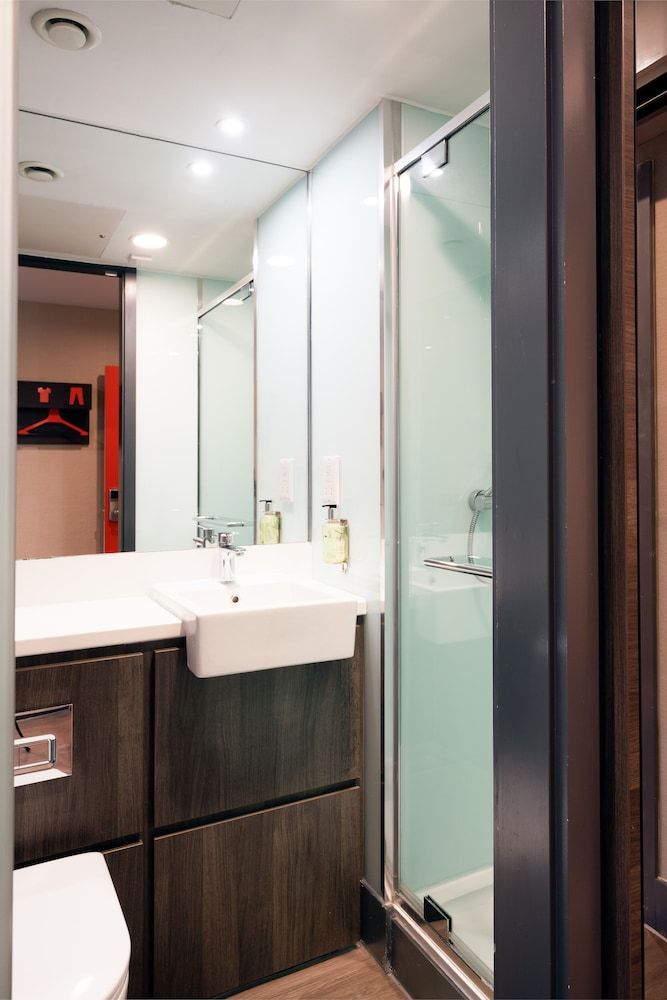 easyHotel London City Shoreditch Basic Double Room, 1 Double Bed, No Windows 9