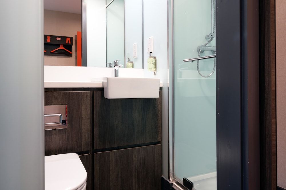 easyHotel London City Shoreditch Basic Double Room, 1 Double Bed, No Windows 7