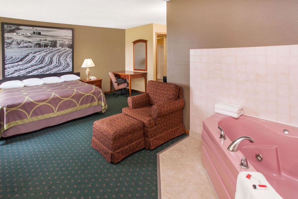 Deluxe Studio Suite, 1 King Bed, Non Smoking
