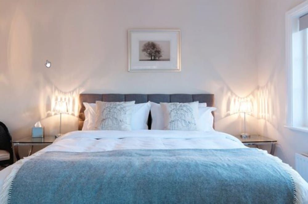 Hurtwood Hotel Deluxe Double Room 6