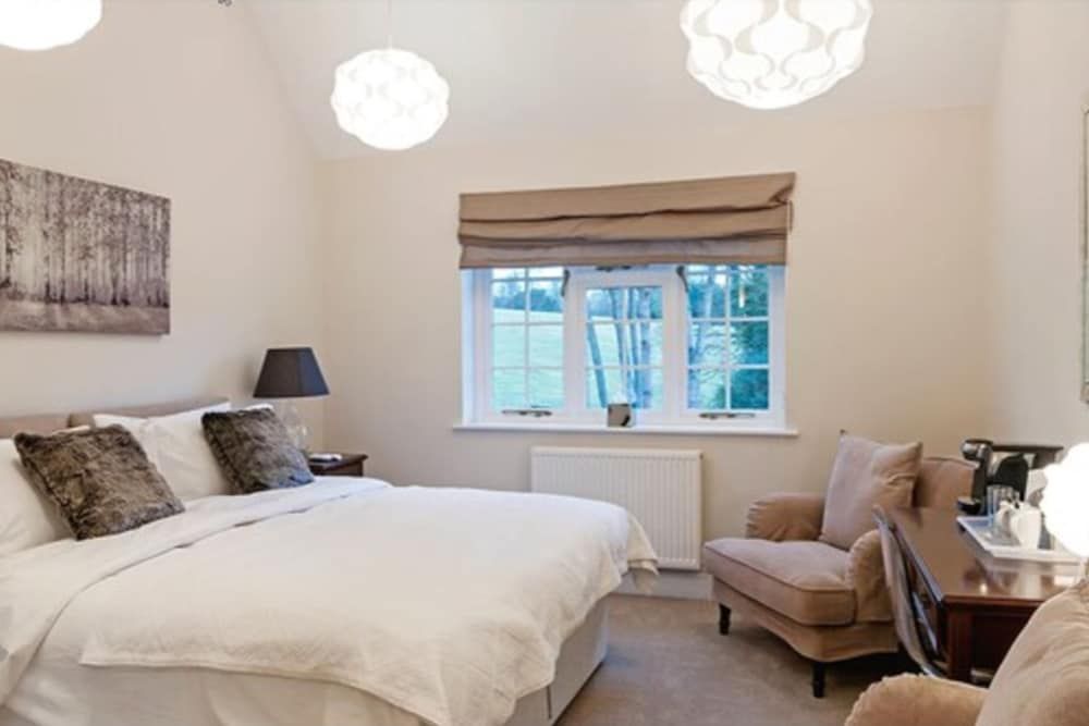 Hurtwood Hotel Deluxe Double Room