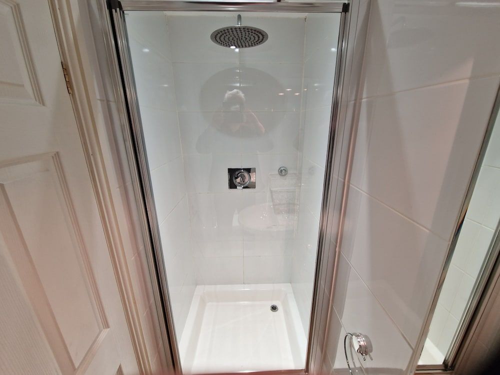 Landing Cottage Guest House Room (King Size En-suite Room) 4