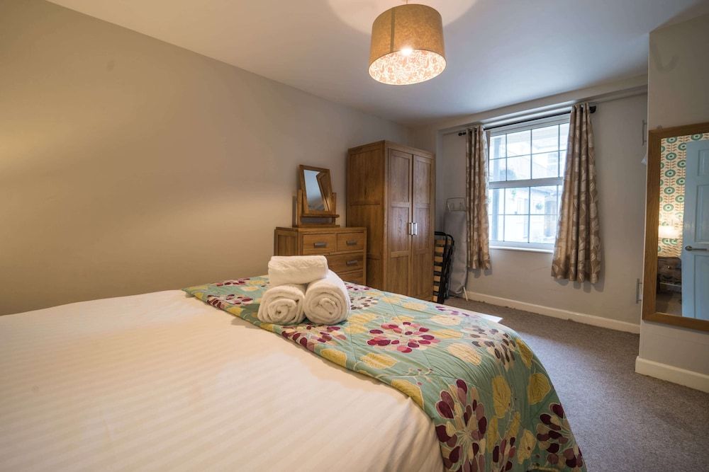 Trinity Mews Premier Apartment, 1 Queen Bed with Sofa bed, Kitchen (Premier Apartment 15) 2