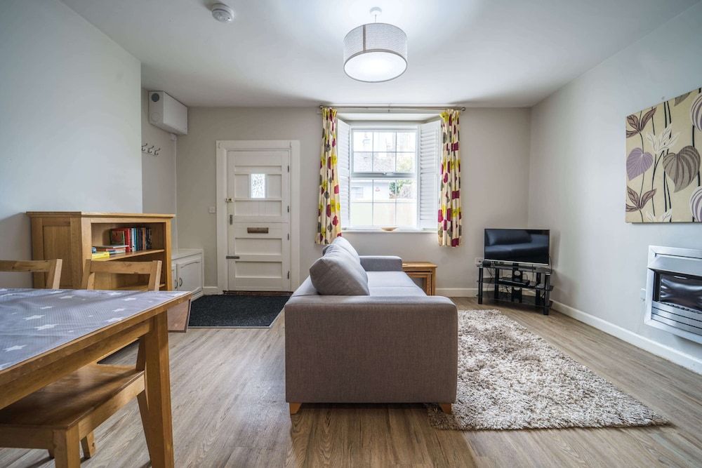 Trinity Mews Premier Apartment, 1 Queen Bed with Sofa bed, Kitchen (Premier Apartment 15) 7