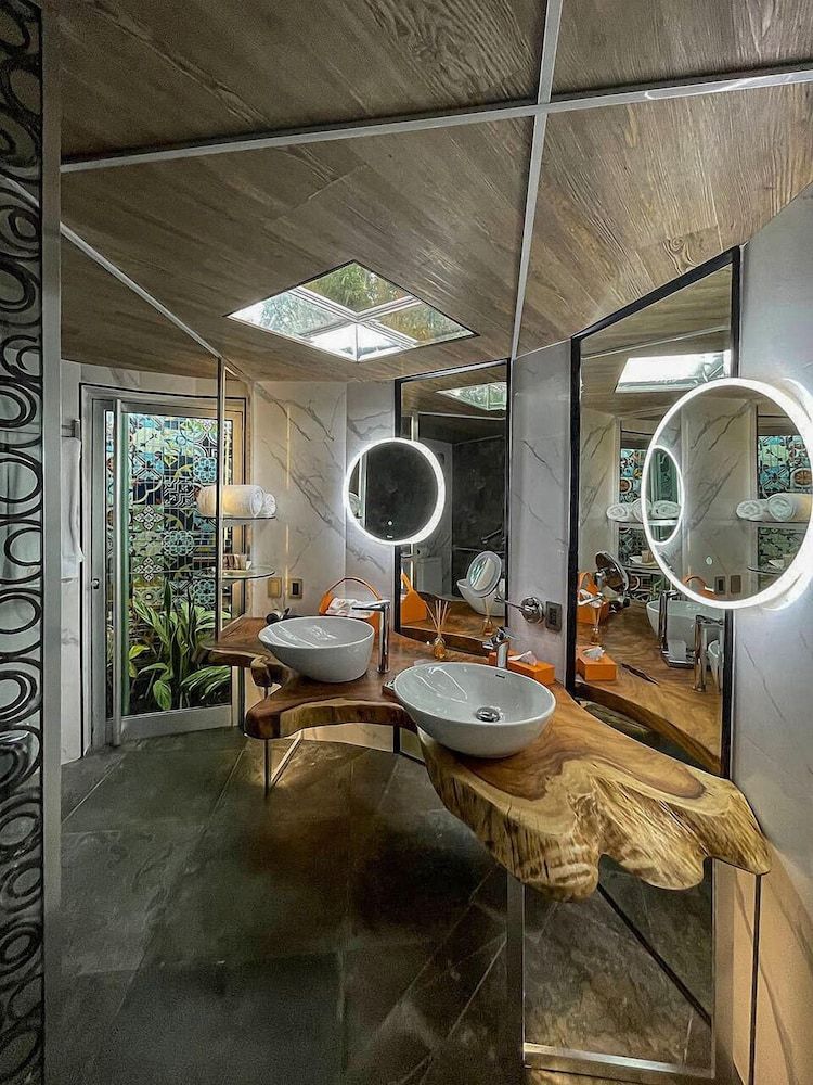 Makanda by the Sea Pacific Jacuzzi Suite 3