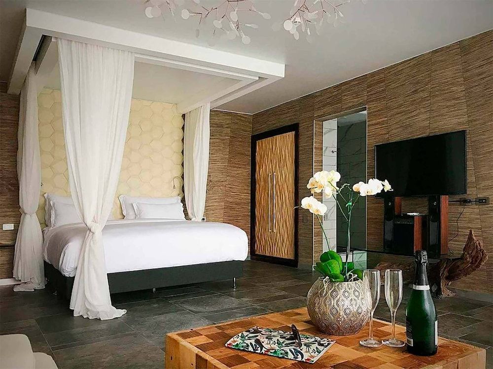 Tropical Suite