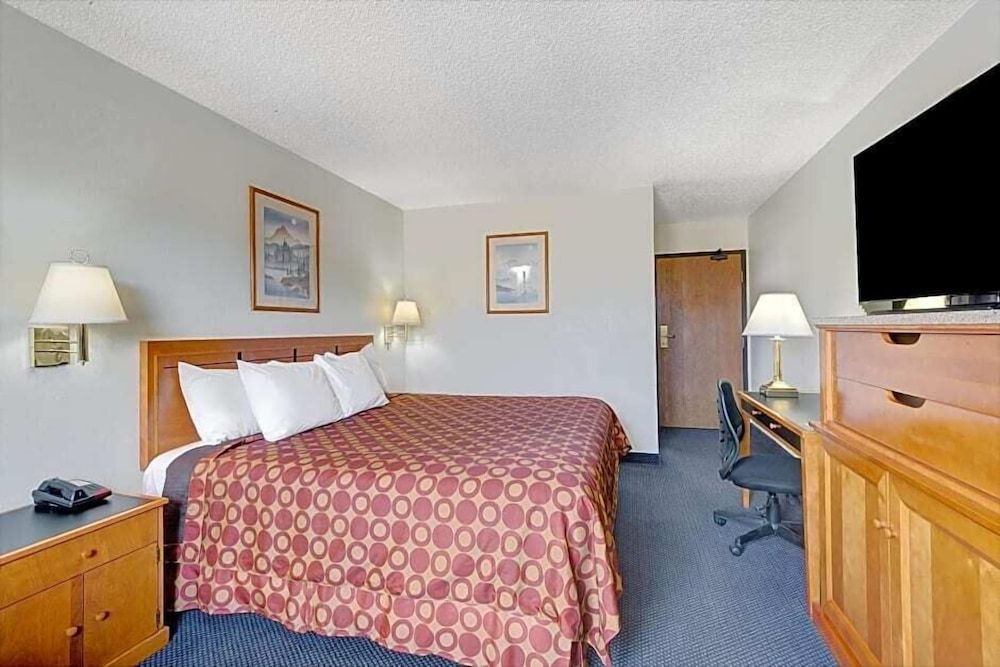 Standard Room, 1 King Bed, Non Smoking