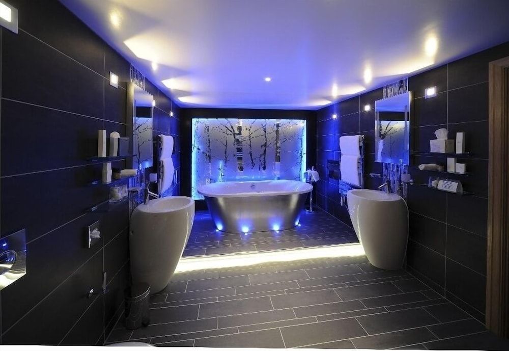 Cedar Manor Luxury Studio Suite 2