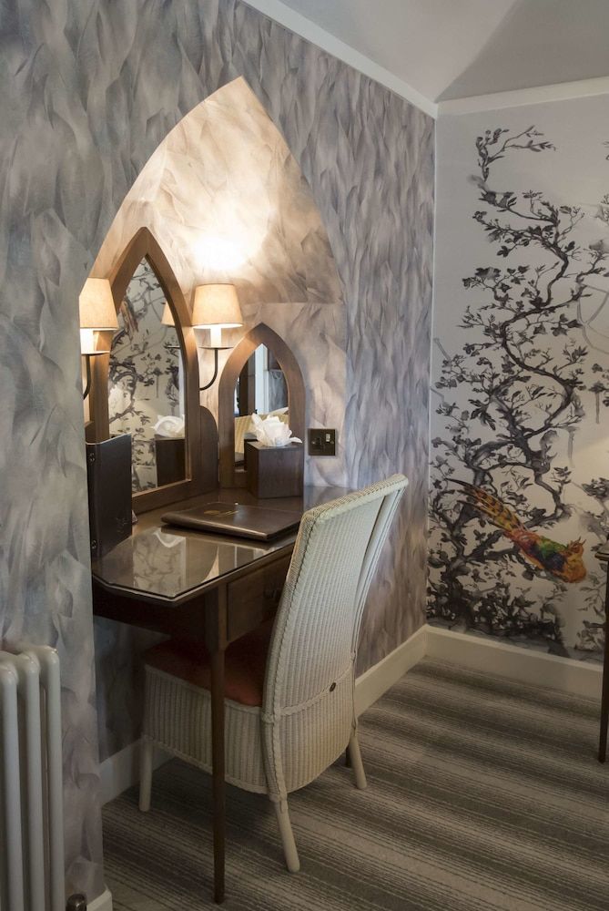 Cedar Manor Superior Double Room 4