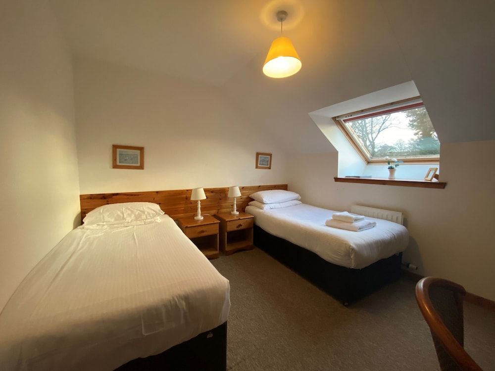 Smithton Hotel Twin Room 5