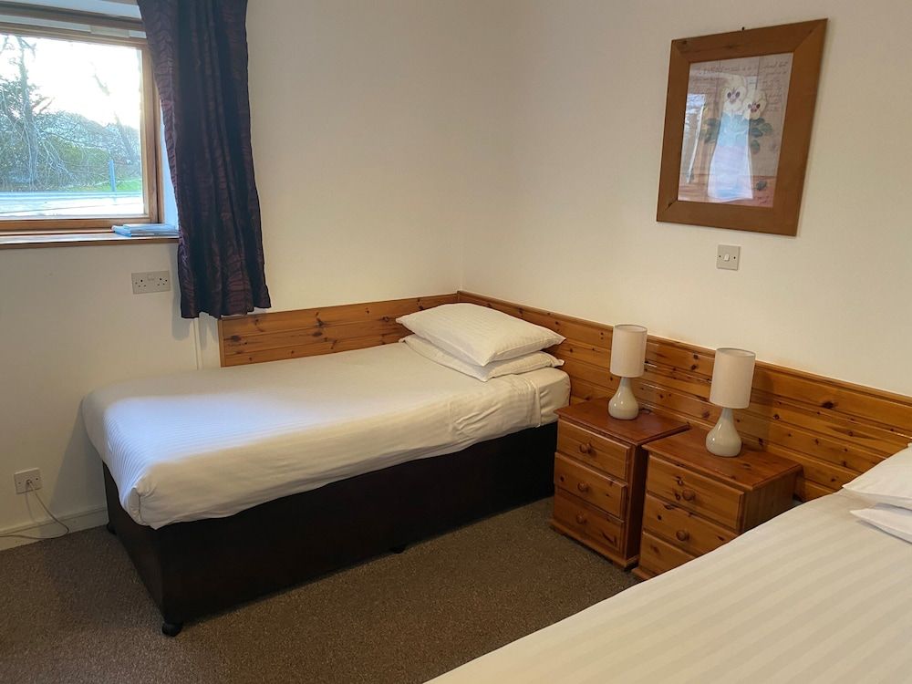 Smithton Hotel Twin Room 11