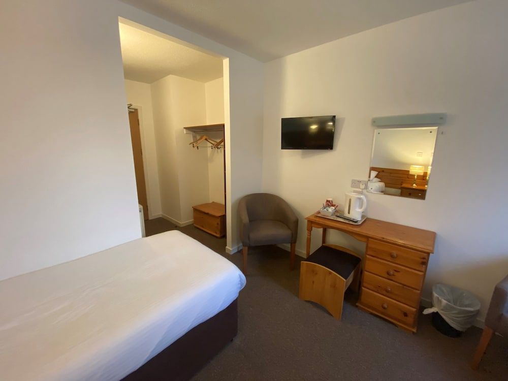 Smithton Hotel Twin Room 8