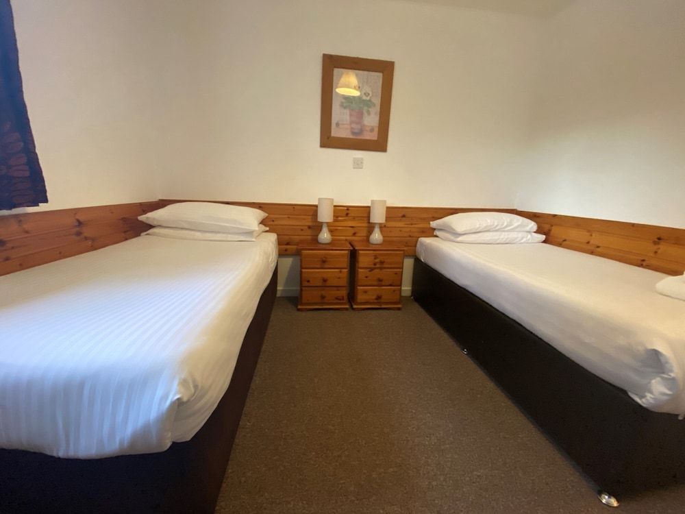 Smithton Hotel Twin Room 6