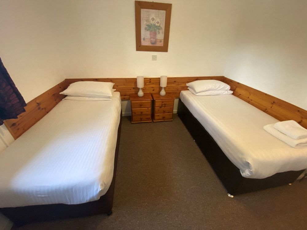 Smithton Hotel Twin Room 9