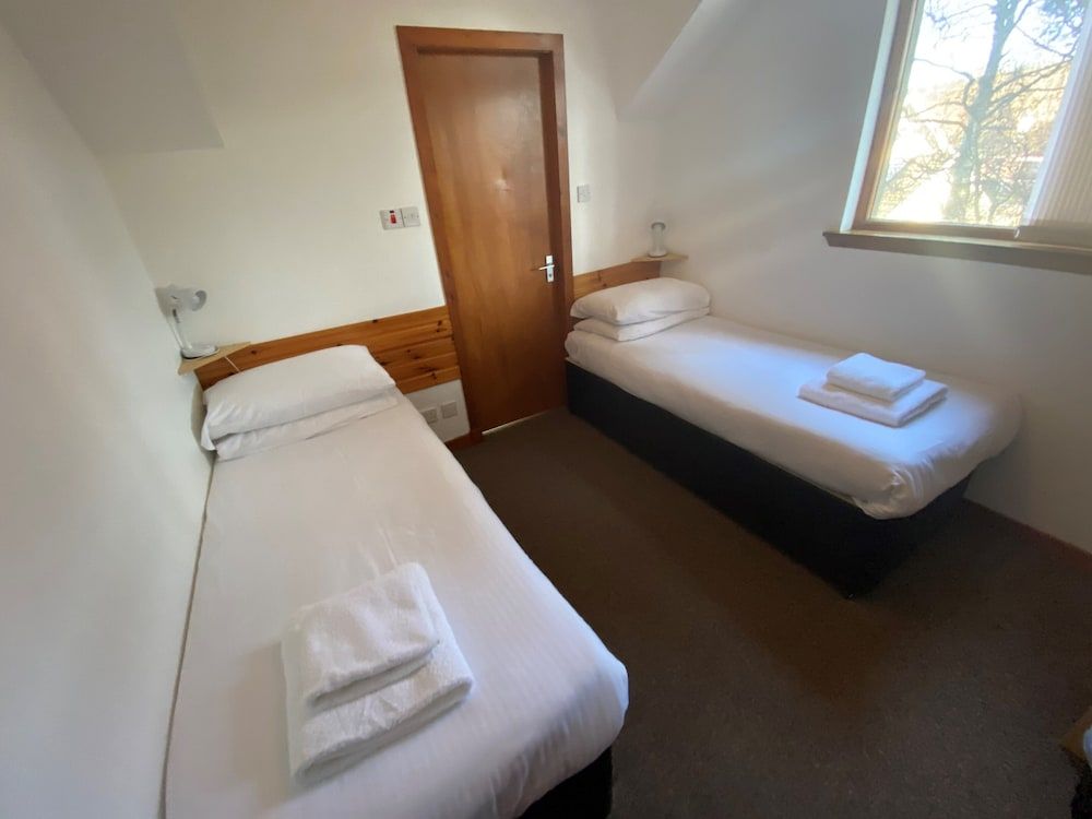 Smithton Hotel Twin Room 4