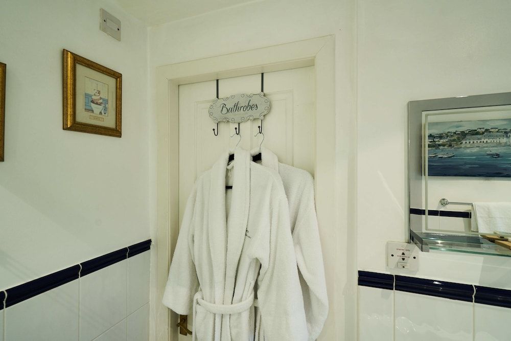 Poppies Hotel Superior Room 6