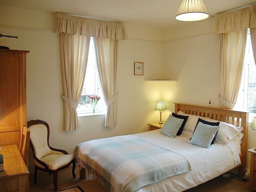 Newcourt Barton Standard Double Room, Ensuite 2