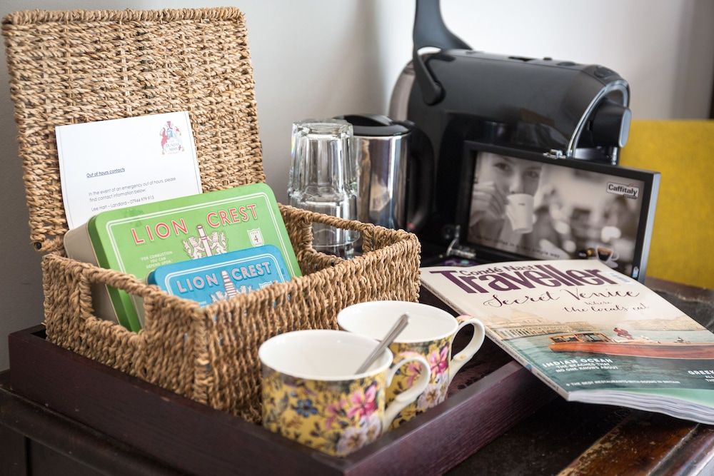 The Dundas Arms Classic Double Room (Small) 3