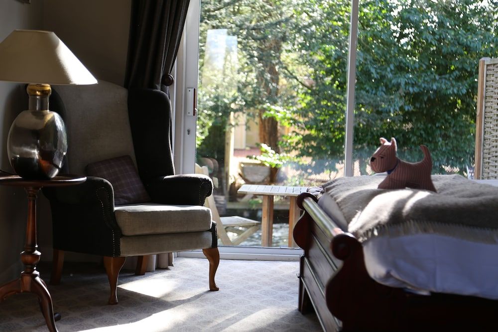 The Dundas Arms River Room 2