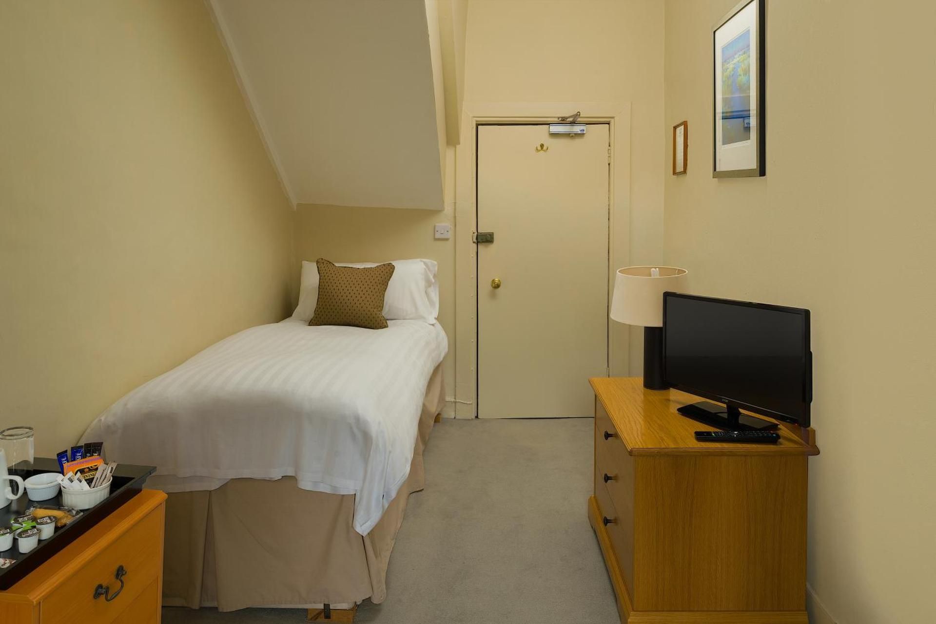 Marlborough Arms Hotel Single Room 2