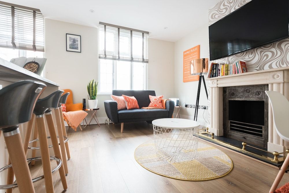 The Oxford Street Retreat - Modern 3BDR in 2 Apartments Apartment (3 Bedrooms)