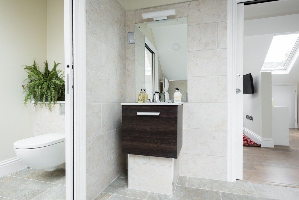 The Oxford Street Retreat - Modern 3BDR in 2 Apartments Apartment (3 Bedrooms) 32