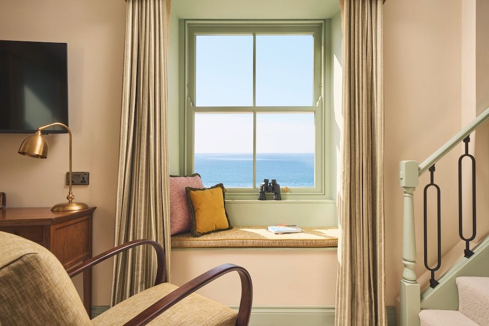 Pier House Superior Double Room, Sea View 10