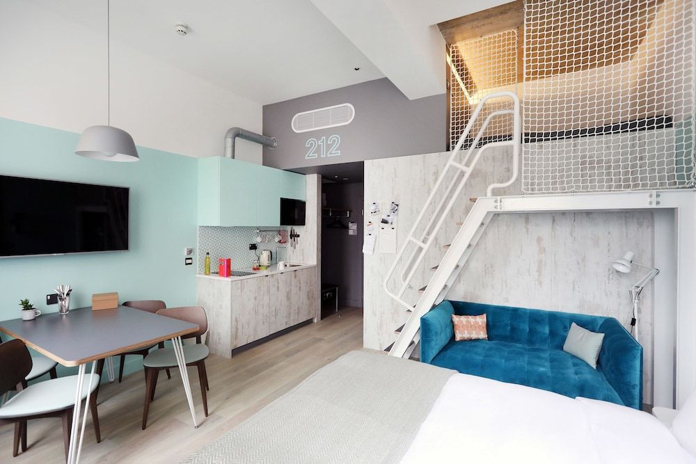 room2 Southampton Hometel Lounge Loft