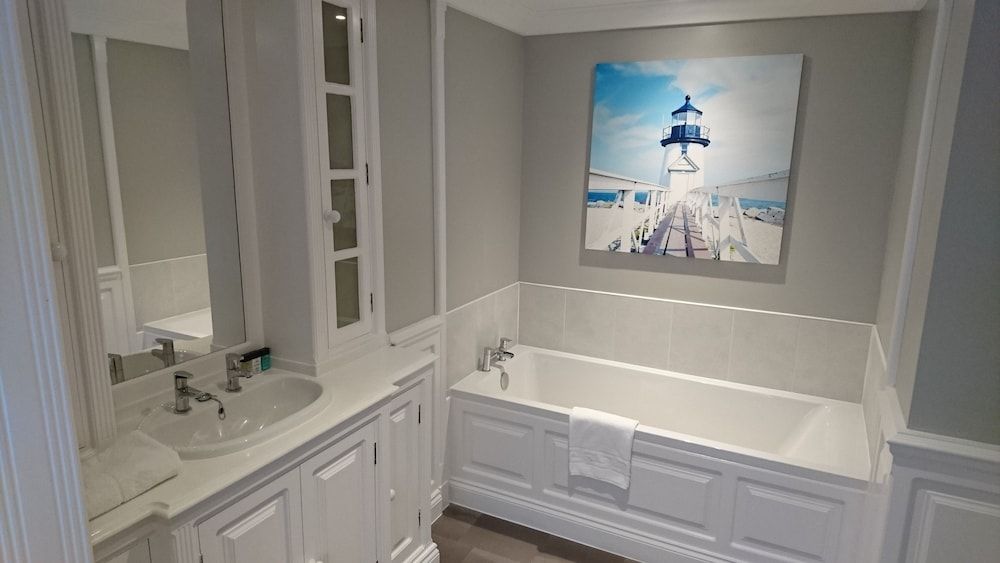 Angel Hotel Junior Suite 10