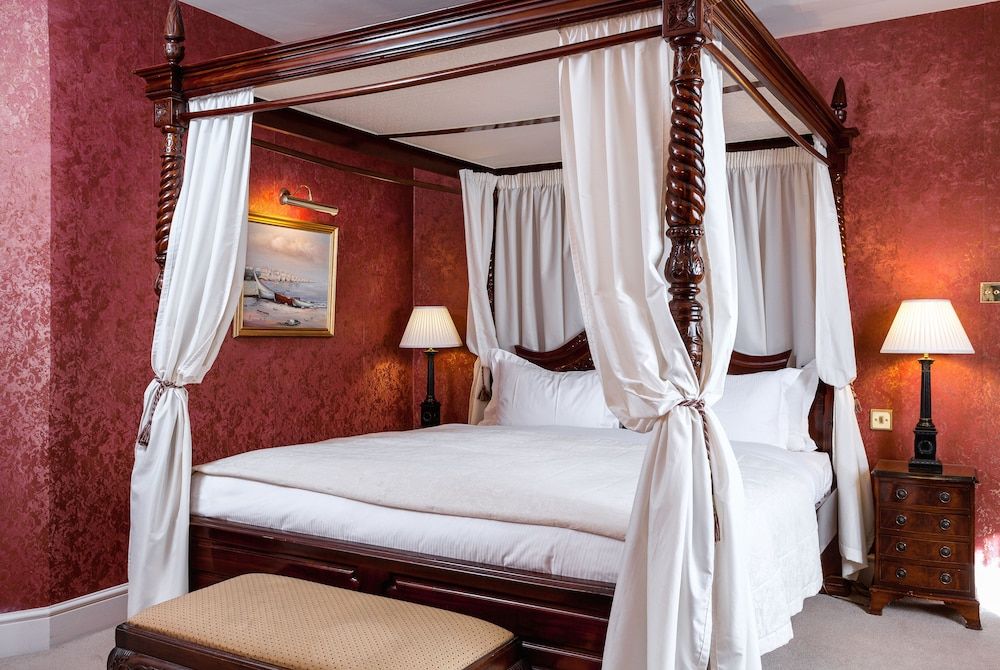 Angel Hotel Luxury Suite 4