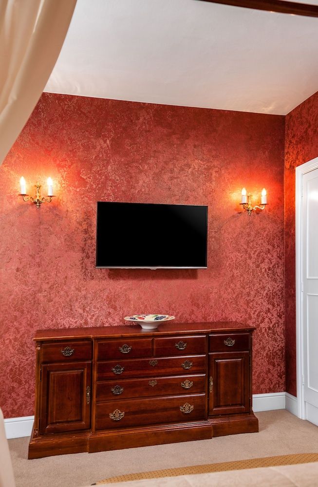 Angel Hotel Luxury Suite 15