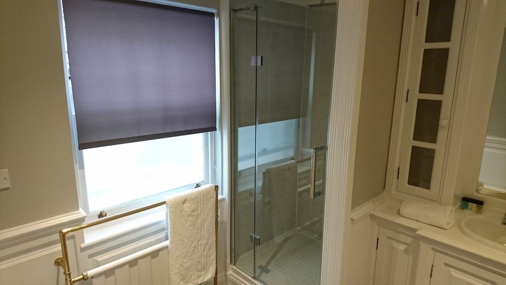 Angel Hotel Junior Suite 12